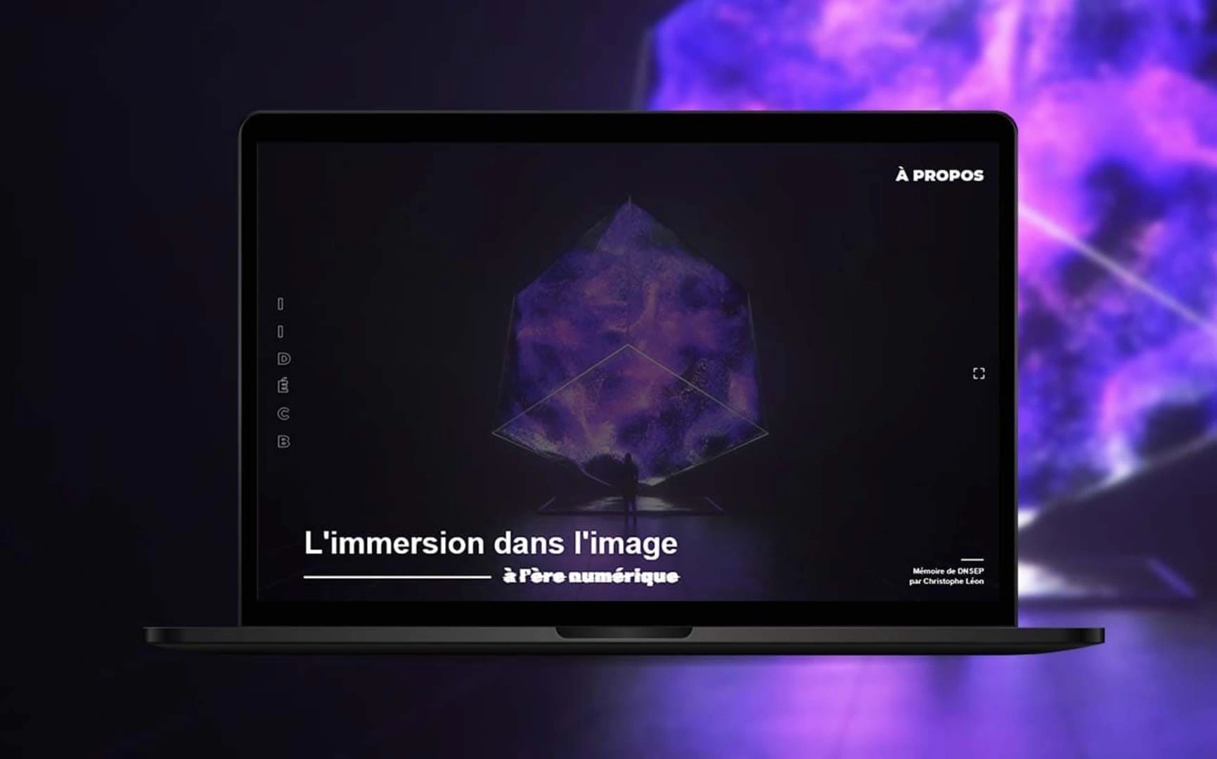 Mockup d'un ordinateur avec le site créé en arrière plan avec le titre Immersion dans l'image